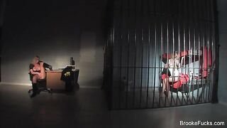The guard caressed himself at work without anyone noticing anything