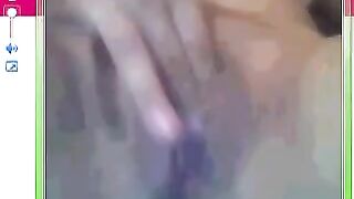 A juicy pussy appeared on the camera in the chat just for the sake of tips
