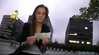 Babe agreed to have sex for money with a stranger