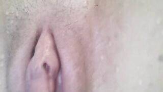 A female orgasm under water and a close-up of the pussy in HD