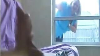 A woman spies on a man in the ward and catches him jerking off