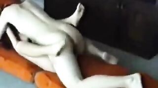 The couple has sex at home, the husband penetrated his wife in all positions