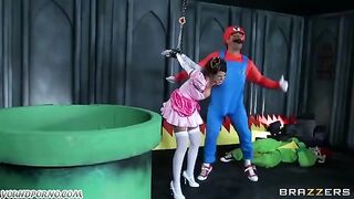 A man's impressive sex performance with two girls