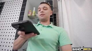 The stepson fucked his stepmother in the kitchen, she couldn’t resist