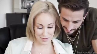A girl is overworked and she masturbates in the office pantelehofka