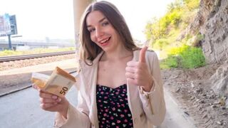 A shy girl agreed to have sex for money outdoors