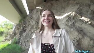A shy girl agreed to have sex for money outdoors