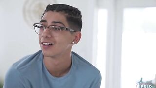 A young guy got stuck on his stepmom’s big boobs