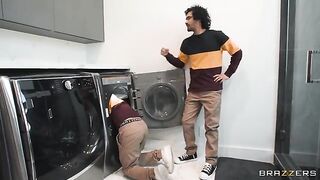 A man fucked two girls who look like sexy MILFs in a steamy threesome