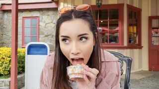 Public flashing at the park, can I help you with something? Cute stranger gives handjob