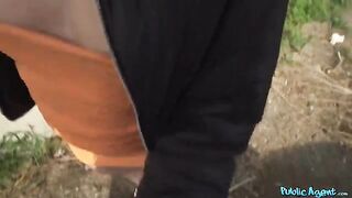 Italian brunette lost her phone and needed help urgently