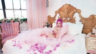 A glamorous life is not only about expensive clothes and accessories, but also about a luxurious body
