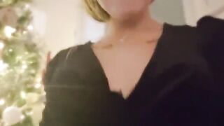 A cute French girl cooks and serves a blowjob to her boyfriend