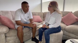 Kira Blonde, the psychologist, offered her huge ass to the patient