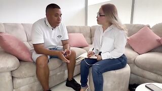 Kira Blonde, the psychologist, offered her huge ass to the patient