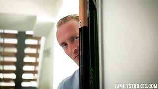 A girl came to her husband and a man started licking her pussy