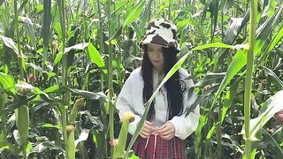 A security guard caught a thief in the cornfield and fucked her there