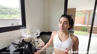 That ass is made for hard fucking! - Bailando y moviendo el culo