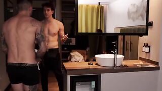 The best cosmetics do not compare with fresh sperm. Watch the best cumpaints!