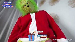 The Grinch got busy in a steamy Christmas encounter