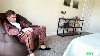 A short video on how to properly suck a dick, enjoy!
