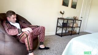 A short video on how to properly suck a dick, enjoy!