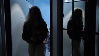 A pair just met and the girl is already giving it away