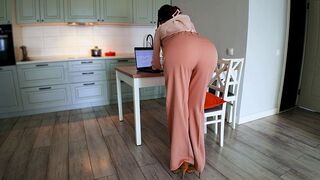 A girl has a round ass that you can't ignore