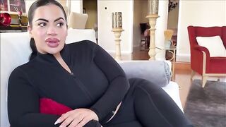 The girl has a dream to have sex with her stepson