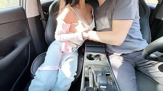 The beautiful Japanese schoolgirl got fucked in the car by a mature man