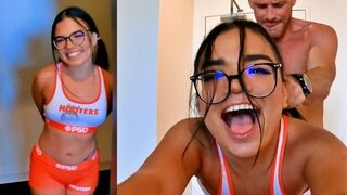 He leads the Hooters waitress where he wants, fucks her hard