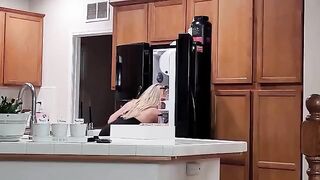 A girl has no shame and invites a neighbor in for fun