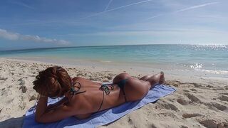 A girl with a big ass was picked up at the beach