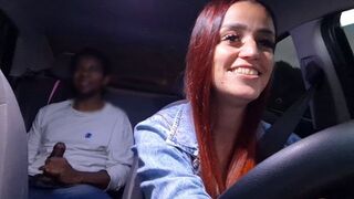 A hot chick is getting fucked in the car