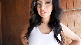 A girl seduced a contractor and had sex with him outdoors