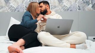 A perfect girl seduces a guy and cums in her pussy